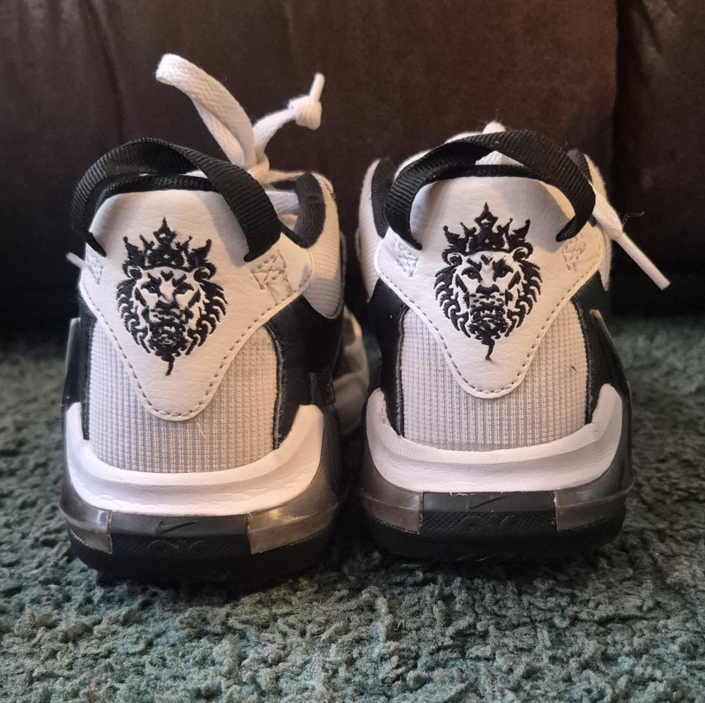 Nike LeBron Witness 7 Kids Basketball Sneakers Black White Size 4Y - Picture 8 of 16